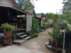 Sleep Whale Lanta,Near Long Beach,1 star