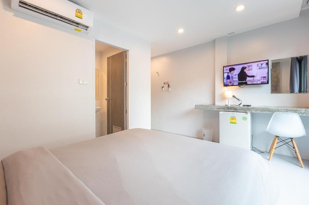minimal house patong adults only