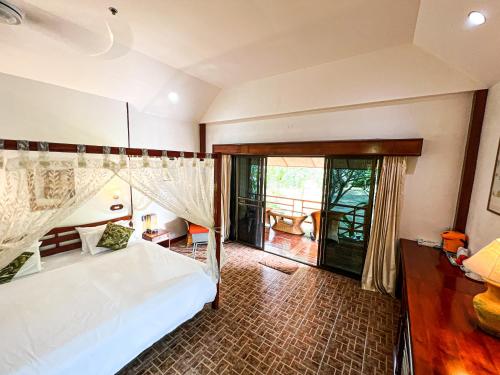 cruiser island resort