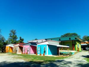 queueandbright resort