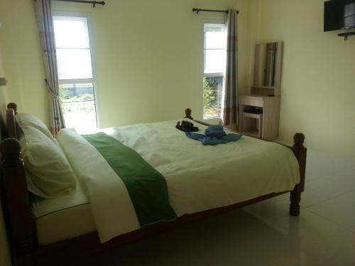queueandbright resort