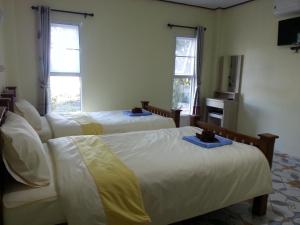 queueandbright resort