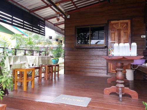 queueandbright resort