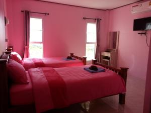 queueandbright resort