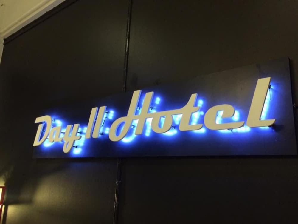 day ii hotel