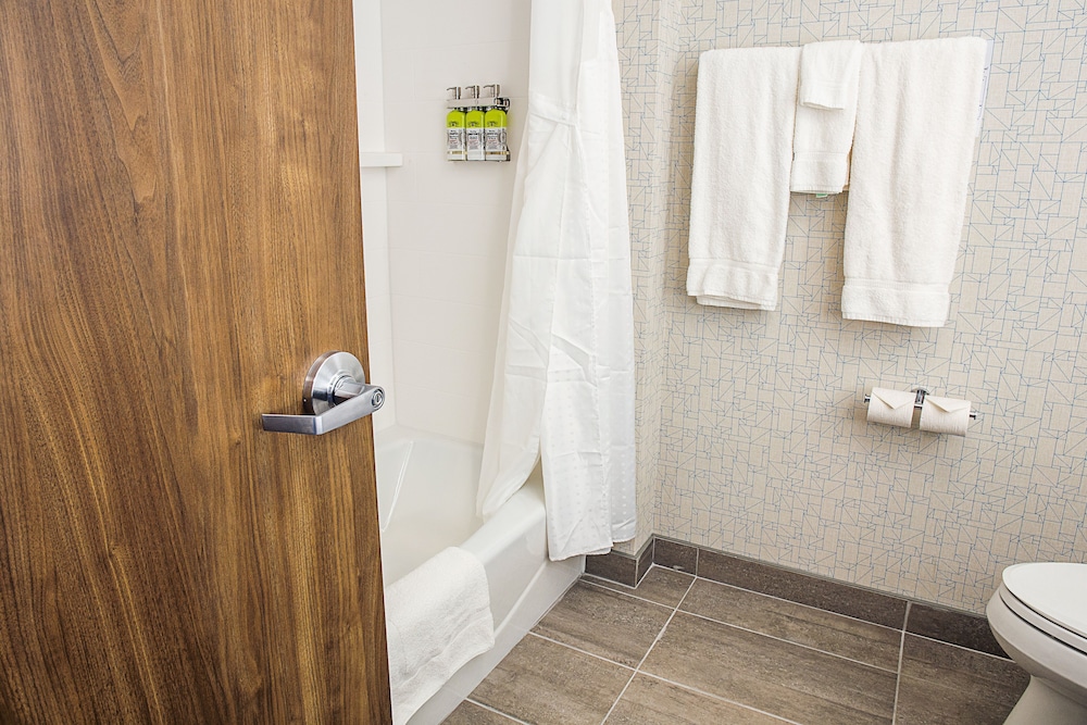 holiday inn express and suites halifax dartmouth
