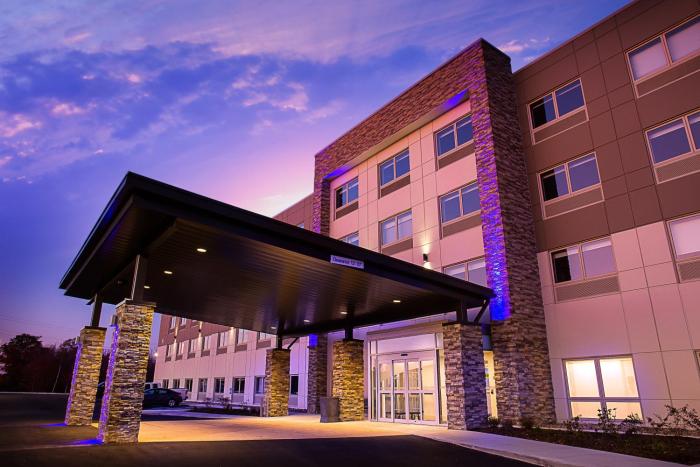 holiday inn express and suites halifax dartmouth
