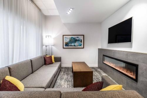 holiday inn express and suites halifax dartmouth