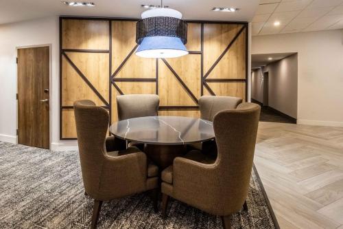 holiday inn express and suites halifax dartmouth
