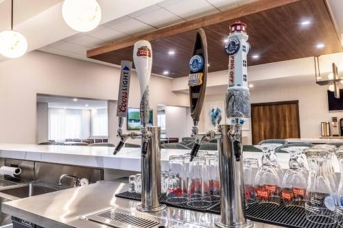 holiday inn express and suites halifax dartmouth