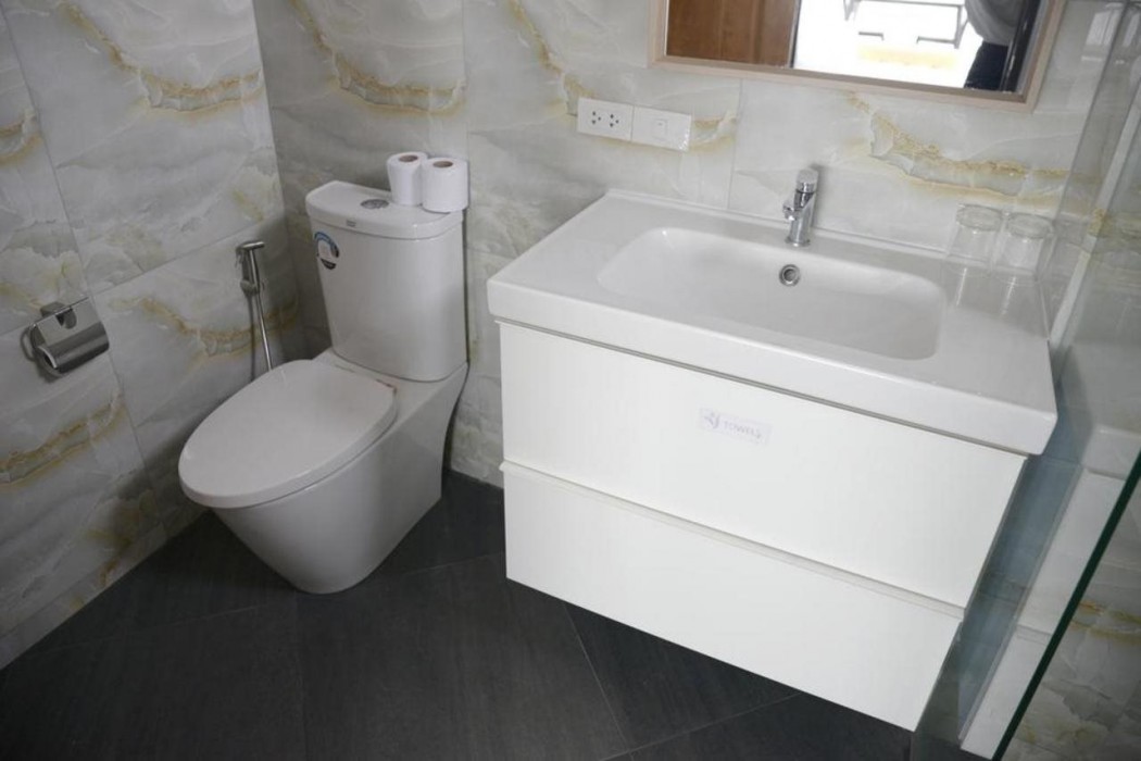 v one pride sukhumvit 22 bangkok