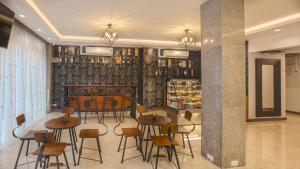 v one pride sukhumvit 22 bangkok