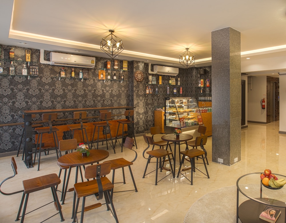 v one pride sukhumvit 22 bangkok