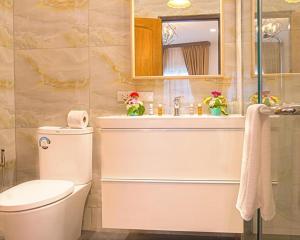 v one pride sukhumvit 22 bangkok