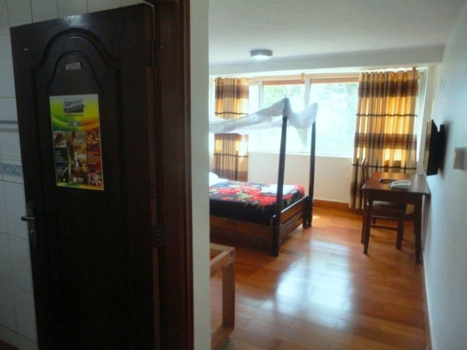 entebbe flight motel