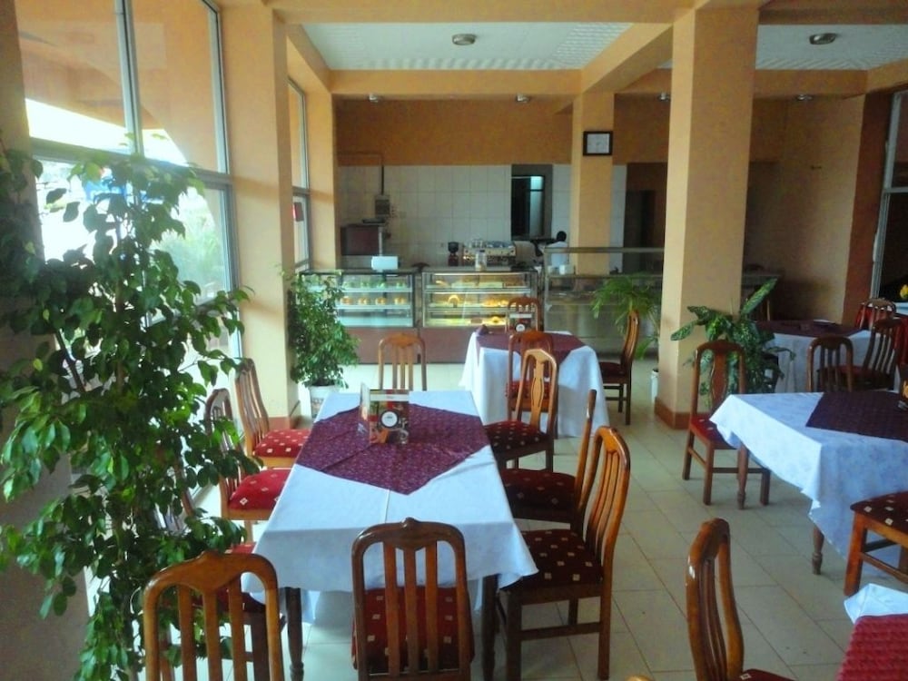 entebbe flight motel