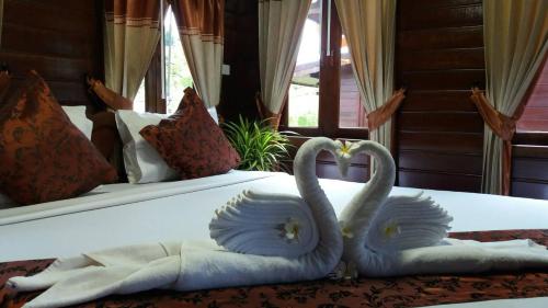 baannai lake view resort