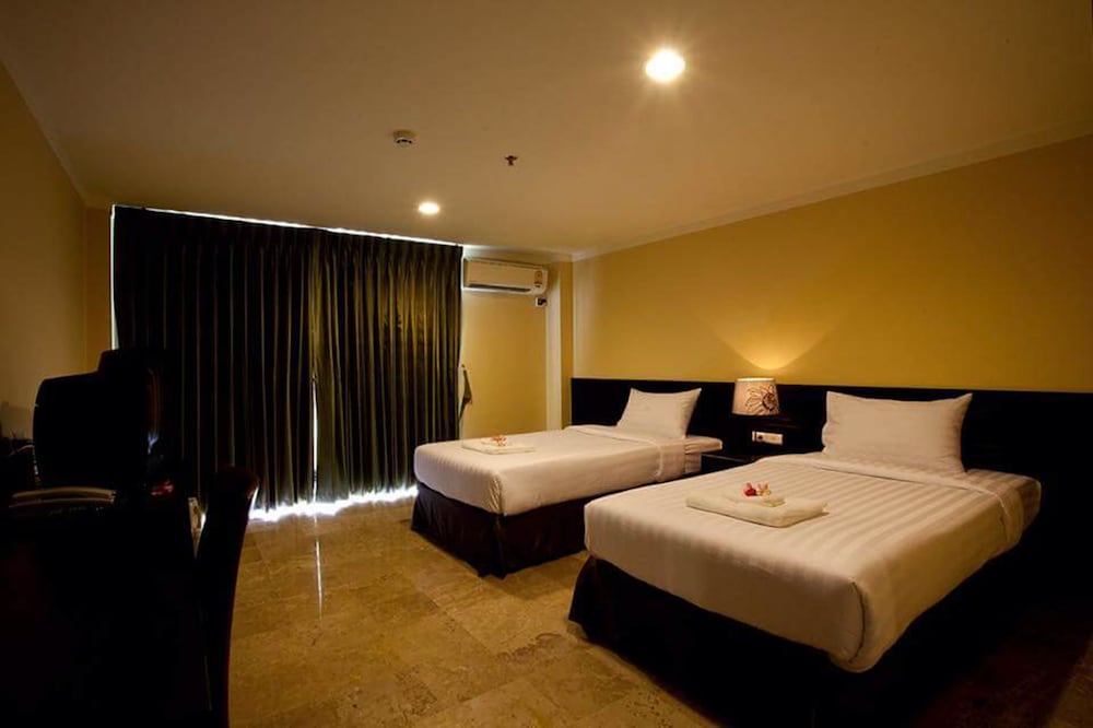 j and y lodge hotel