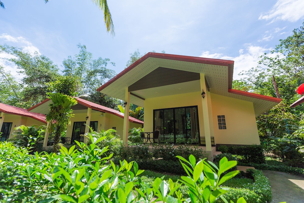 garden villa khaolak