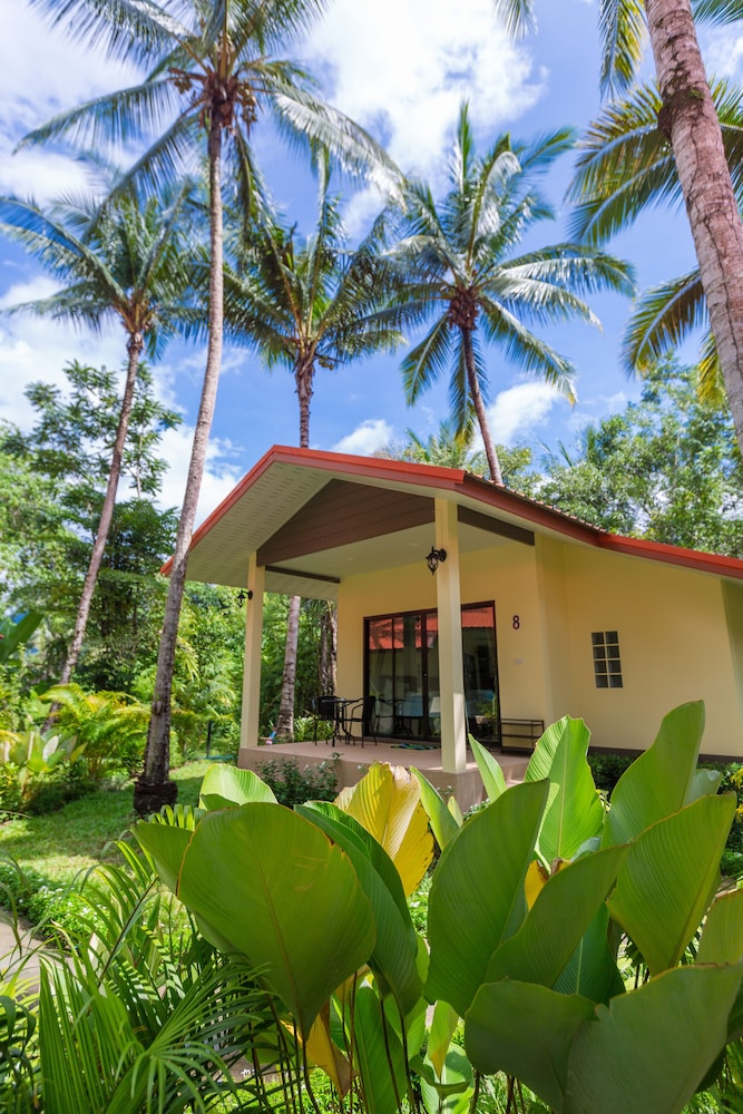 garden villa khaolak