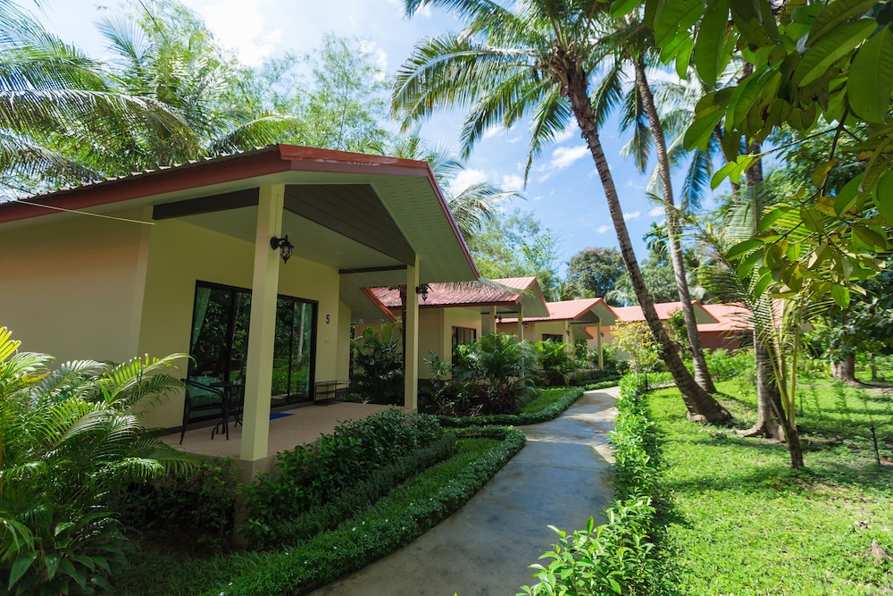 garden villa khaolak