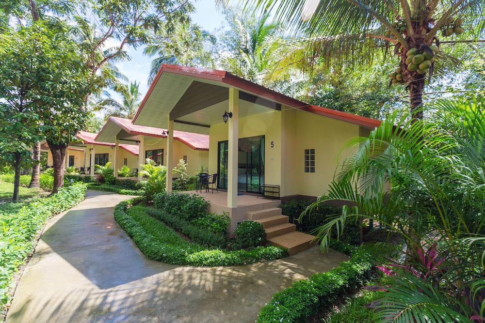 garden villa khaolak