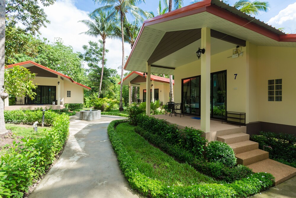 garden villa khaolak