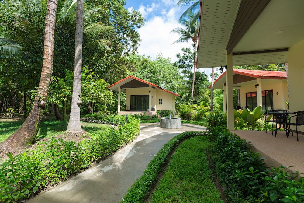garden villa khaolak