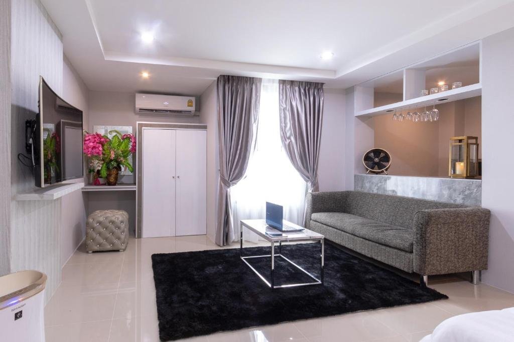 51 suanplu residence