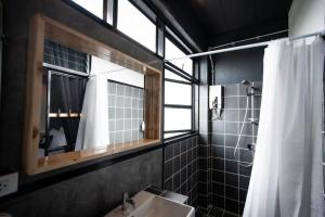 blu monkey hub and hotel suratthani