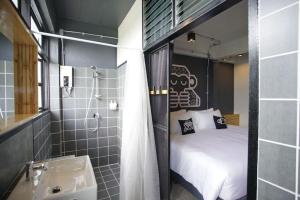 blu monkey hub and hotel suratthani
