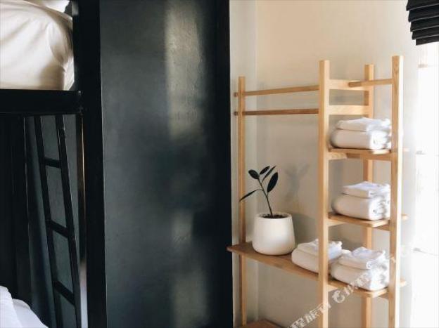 blu monkey hub and hotel suratthani