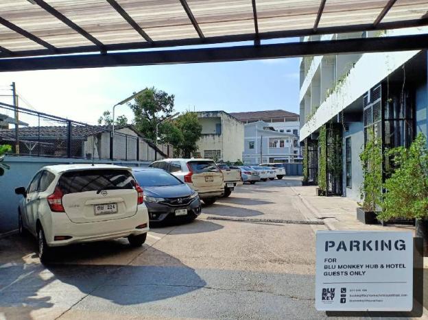 blu monkey hub and hotel suratthani