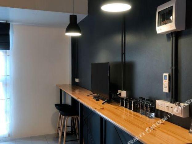 blu monkey hub and hotel suratthani