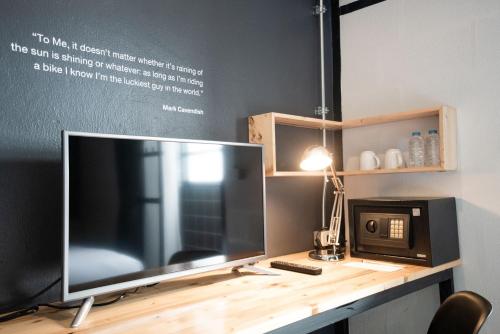 blu monkey hub and hotel suratthani