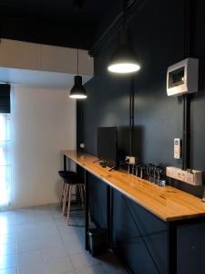 blu monkey hub and hotel suratthani