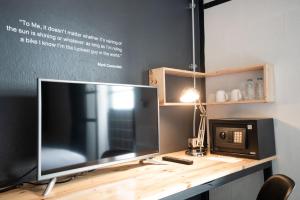 blu monkey hub and hotel suratthani