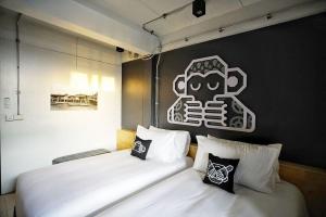 blu monkey hub and hotel suratthani