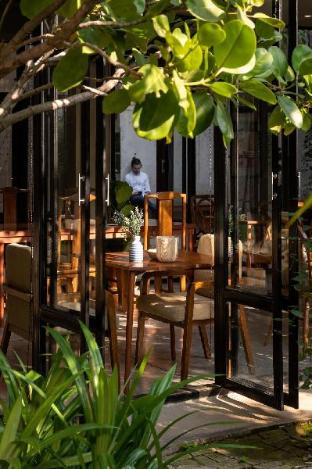 cherlock hotel