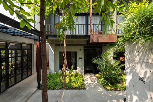 cherlock hotel