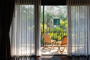 cherlock hotel