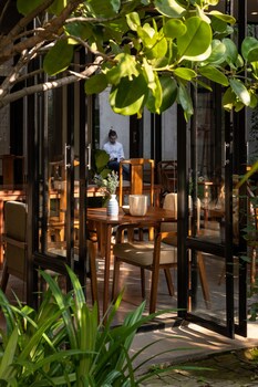 cherlock hotel