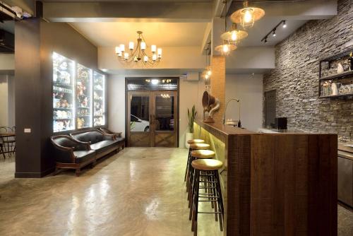 castle black bangkok hostel