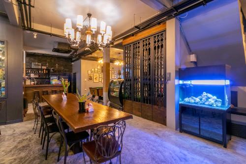 castle black bangkok hostel