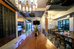 castle black bangkok hostel