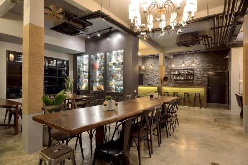 castle black bangkok hostel