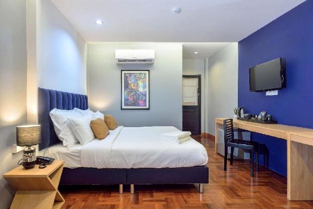 castle black bangkok hostel