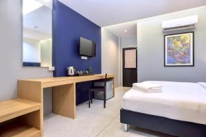 castle black bangkok hostel