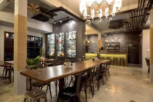 castle black bangkok hostel