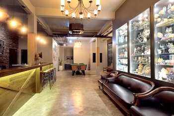 castle black bangkok hostel